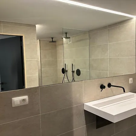 別荘 Des Grues A Filly